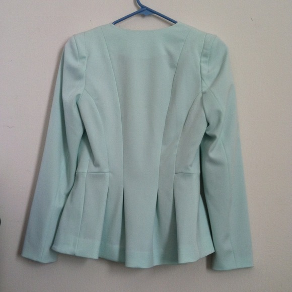 🍁SOLD🍁H&m Mint green blazer with cute pleatings - Picture 2 of 3
