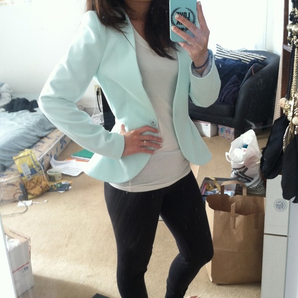 🍁SOLD🍁H&m Mint green blazer with cute pleatings - Picture 3 of 3