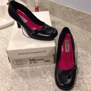 Steve Madden "Glare" black leather size 6.5
