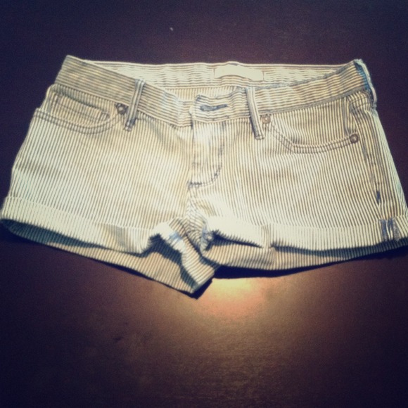 Size 1 bullhead shorts ️REDUCED❗️