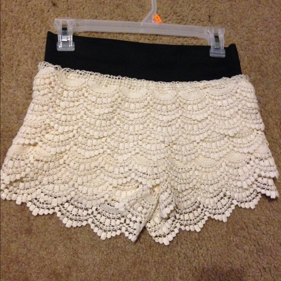 Summer Cream crocheted shorts