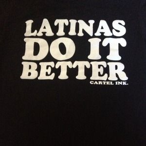 Black logo shirt Latinas do it better