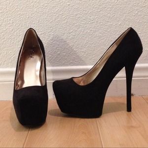 BRAND NEW Qupid heels.