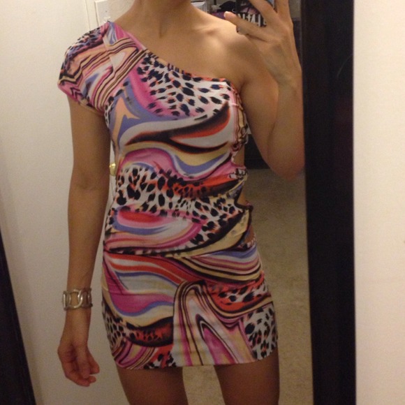 Cutout dress - Picture 2 of 4