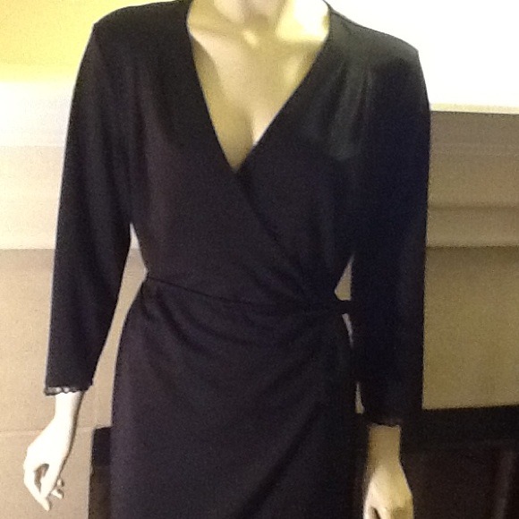 Wrap dress sold in bundle to @razzrn62******