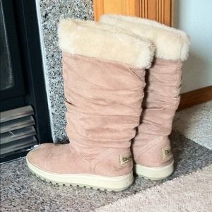 Bundled. Skechers mid calf boots. 🍁