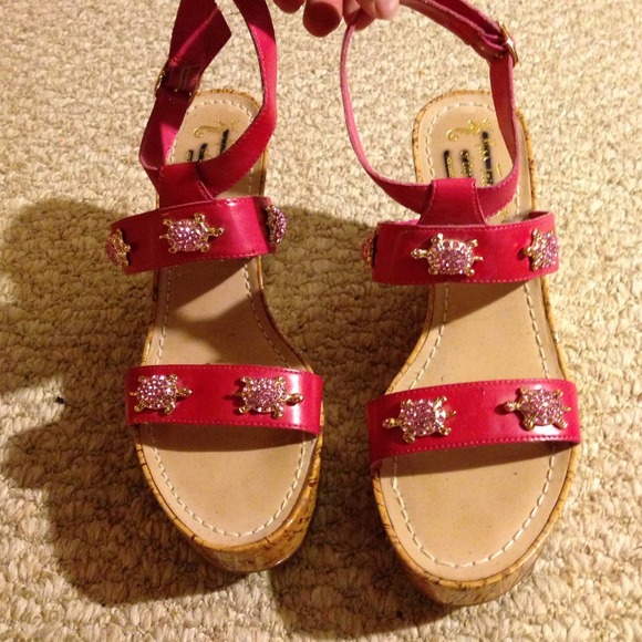 💥Pink Strap Wedge with turtle detail