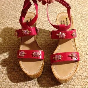 💥Pink Strap Wedge with turtle detail