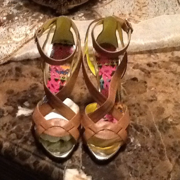 TAN SANDALS