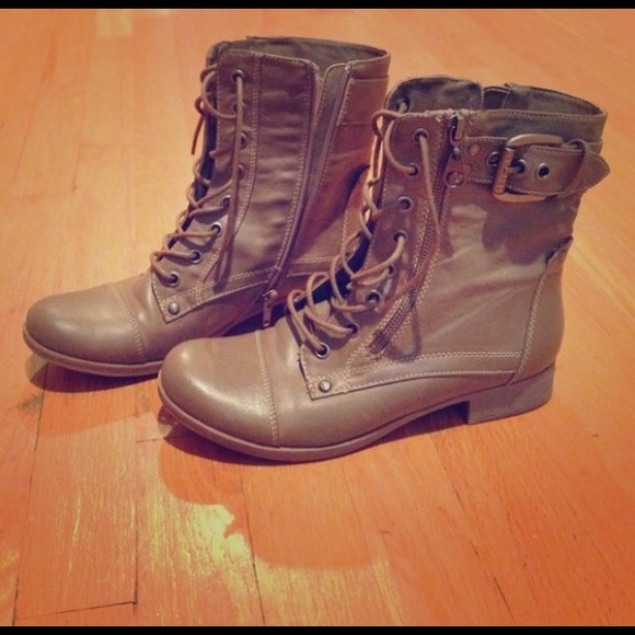 Guess boots