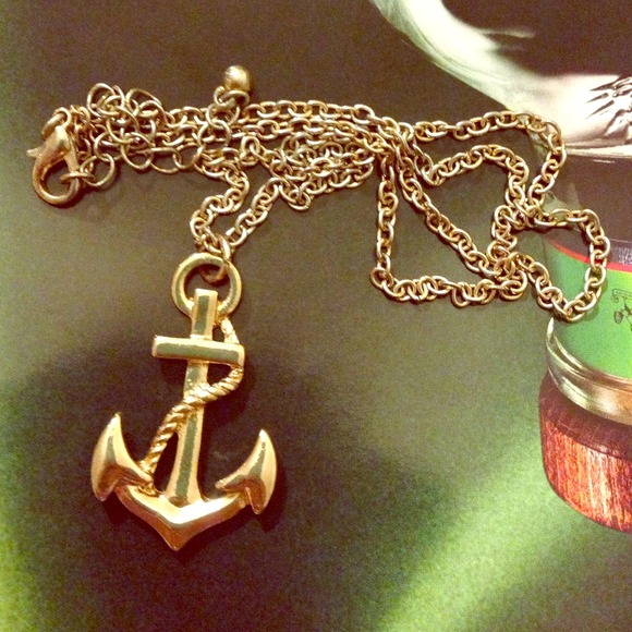 SOLD IN BUNDLE✨Big anchor necklace✨