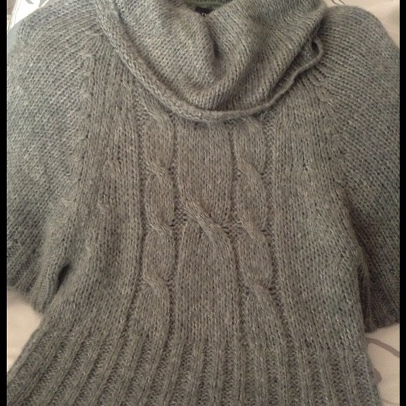 🎀SWEATER🎀 - Picture 2 of 2