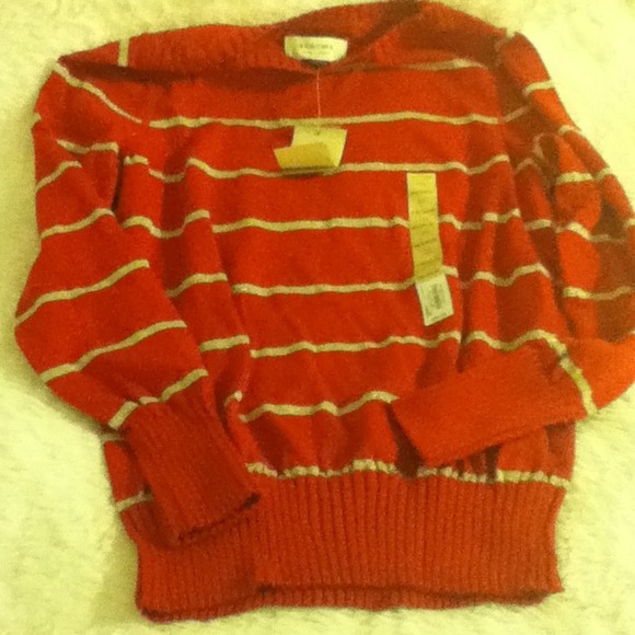 Red winter sweater - Picture 3 of 3