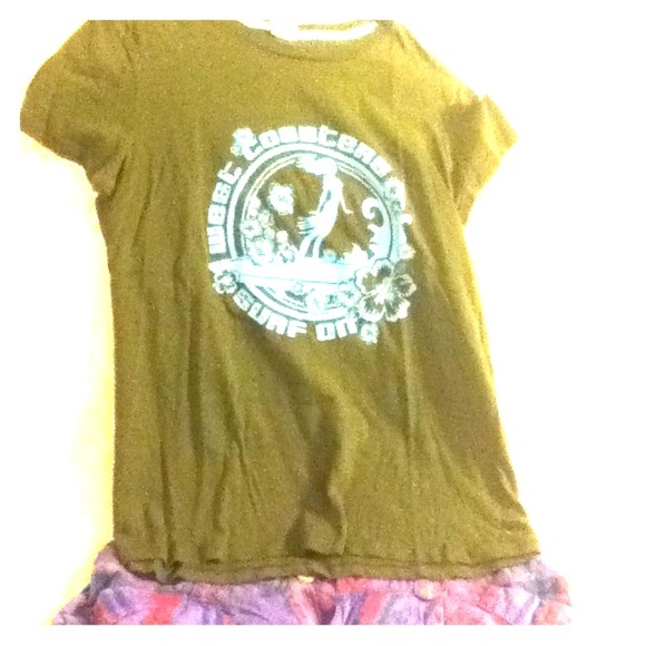 Dark camp green old navy Tshirt