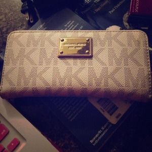 🚫SOLD🚫Michael kors wallet