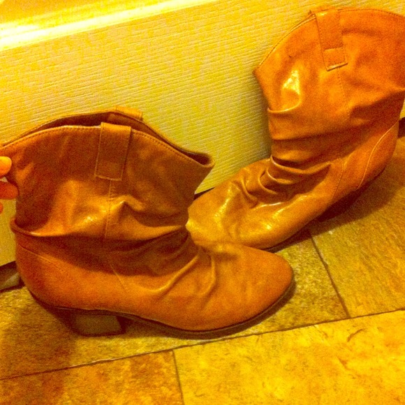 Maurice's cowboy boots