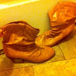 Maurice's cowboy boots