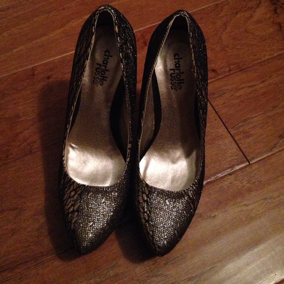 Size 7 pumps