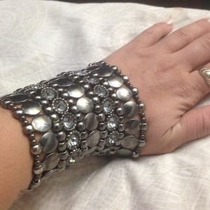 Absolutely stunning jewel and metal bracelet