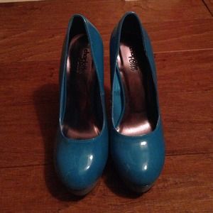 Size 7 pumps