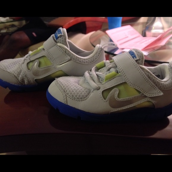 🚫🚫🚫SOLD🚫🚫🚫Toddler Nike shoes - Picture 2 of 3