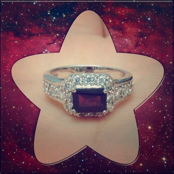 👑Sterling & Garnet Ring👑
