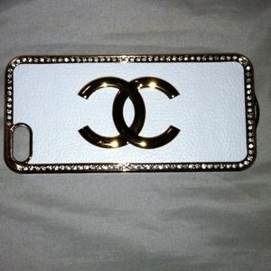 ✨PRICE LOWERED White Chanel iphone5 /5s case