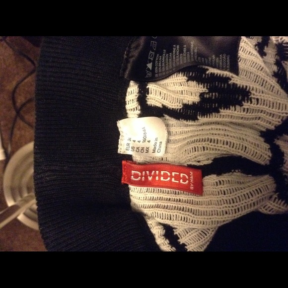 SOLD🚫🚫Tribal print thick leggings!! - Picture 2 of 3