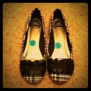 Houndstooth Flats