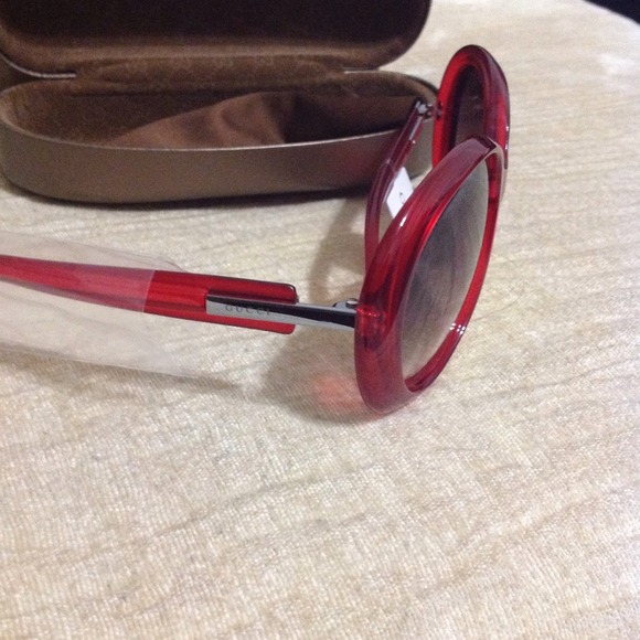 NEW! Gucci sunglasses In red