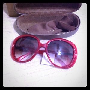NEW! Gucci sunglasses In red