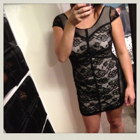Dresses & Skirts - 🎉Host Pick 10/19! Sexy Black and nude lacy dress
