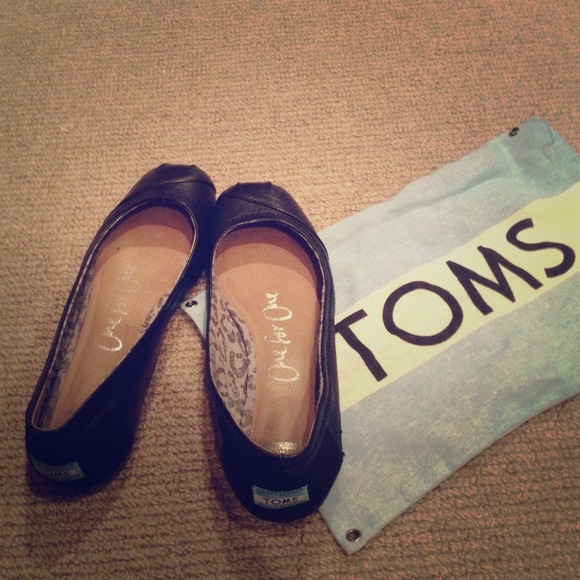 🔴SOLD (to friend) Tom's black leather flats