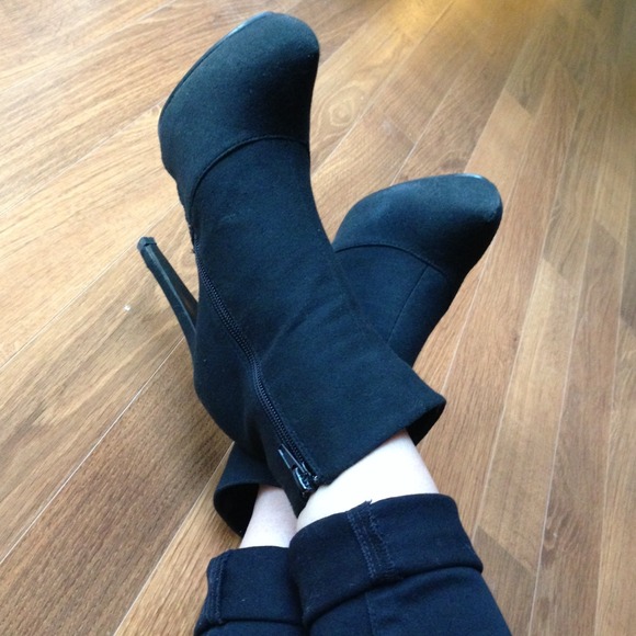 ❌Bundled❌ Black Canvas Ankle Bootie - Picture 2 of 4