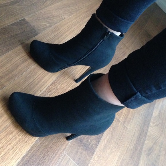 ❌Bundled❌ Black Canvas Ankle Bootie - Picture 3 of 4
