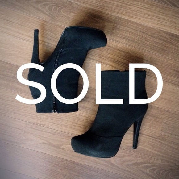 Forever 21 Boots - ❌Bundled❌ Black Canvas Ankle Bootie