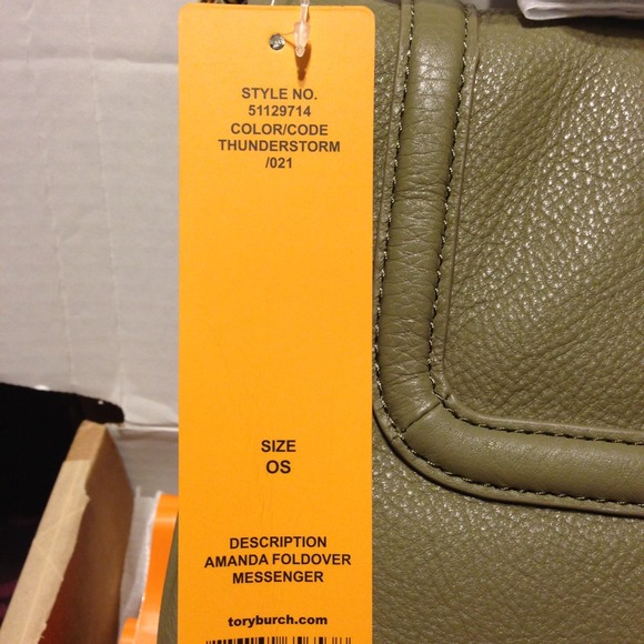 ✋Sold✋new Tory Burch Amanda foldover-no trades - Picture 2 of 4