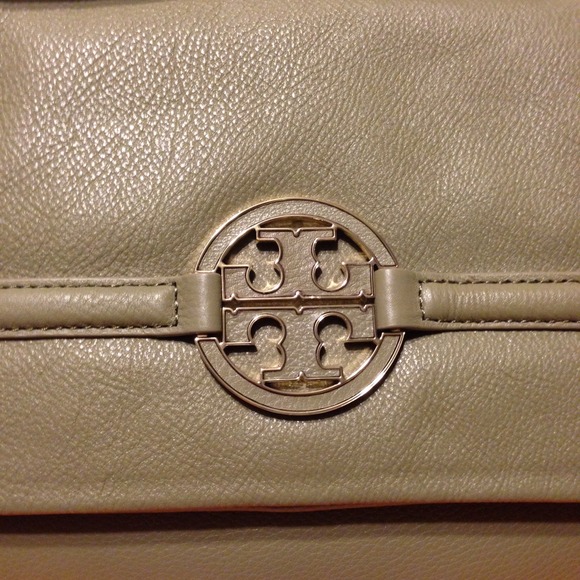 ✋Sold✋new Tory Burch Amanda foldover-no trades - Picture 3 of 4