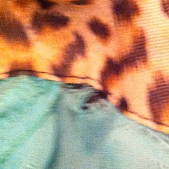 🔴SOLD🔴Bundle 4 Joan Blouse, phone case, necklace - Picture 2 of 4