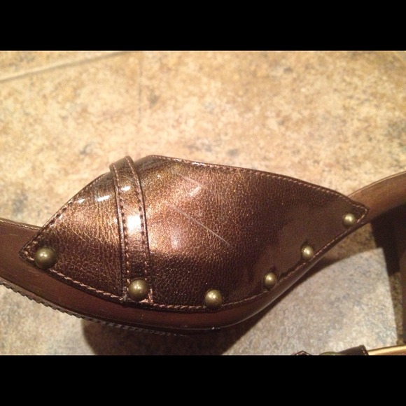SOLD Shiny Brown/Gold Heels X-Appeal Size 9 - Picture 2 of 4