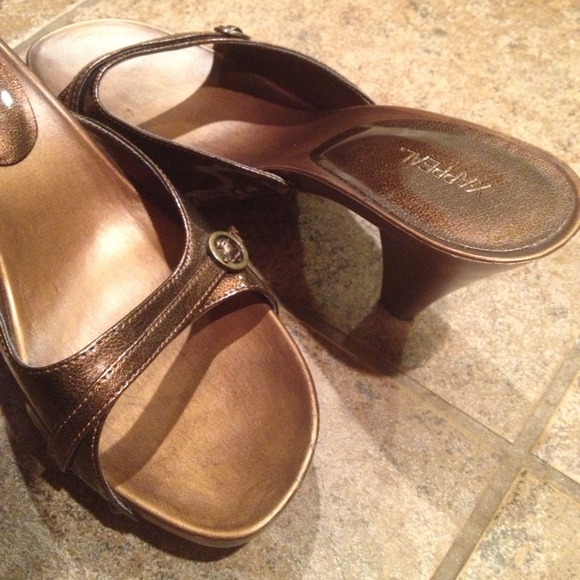 SOLD Shiny Brown/Gold Heels X-Appeal Size 9 - Picture 4 of 4