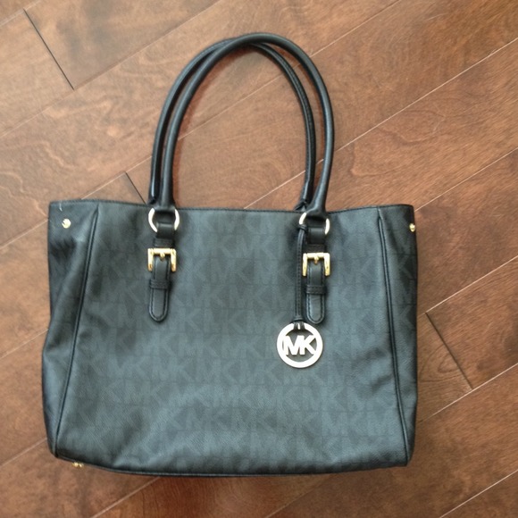 ❌❌SOLD❌❌Michael Kors jet set