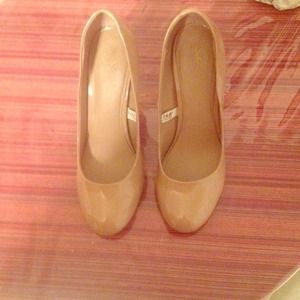 Beige tan pumps