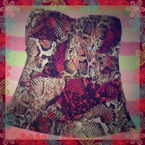 ⛔️TRADED⛔️ Strapless Top ✨