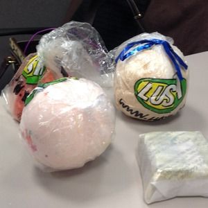 4 christmas lush 2 bath bombs 1 bubble bar 1 soap