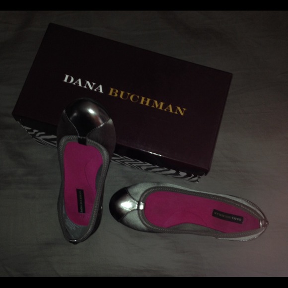 Dana buchman flats 7.5