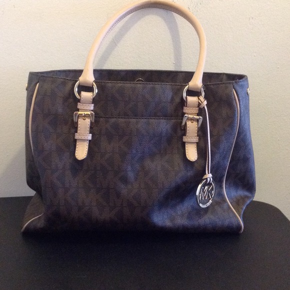 *****SOLD***Authentic Michael kors medium doc tote
