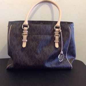 *****SOLD***Authentic Michael kors medium doc tote