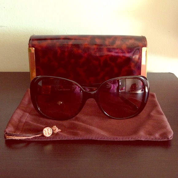SOLD!!! Tory burch sunglasses