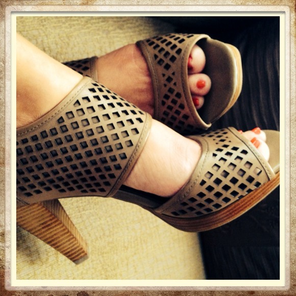 Franco Sarto open toe platform heels Size 8